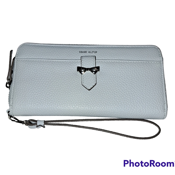 Anne Klein Wallet. - Picture 1 of 7